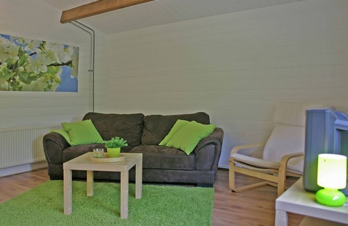 Ootmarsum Ski Chalet | Tidy chalet with a microwave, in the Achterhoek