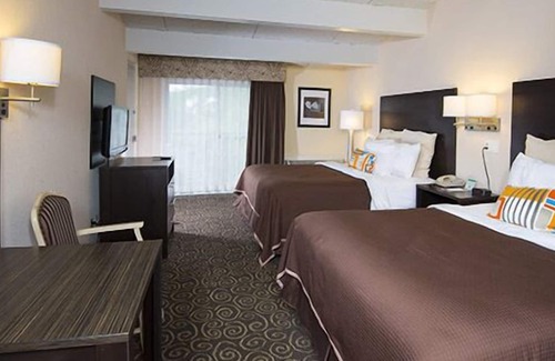 Lake George Hotel | Tiki Resort