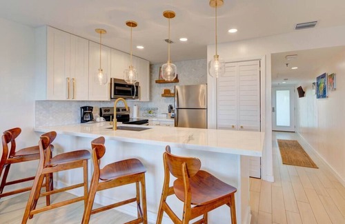 Tavernier Condo | Tiki Time Top Floor King 1 BR 1BA