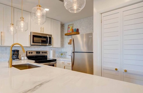Tavernier Condo | Tiki Time Top Floor King 1 BR 1BA