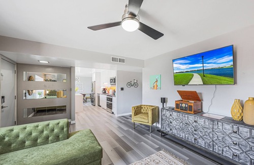 Paradise Valley Village House | Tiki Velo - Cool Retro House with Heated Pool