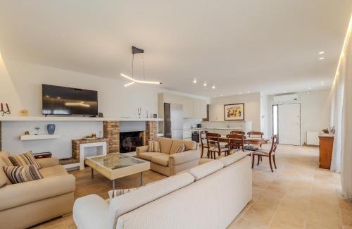 Corfu Town Apartment | Tilia Tree Luxury apartment - Vast Pool and BBQ