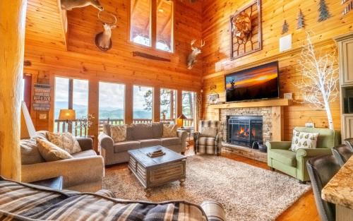 Gatlinburg - Pigeon Forge Villa | Tils Den
