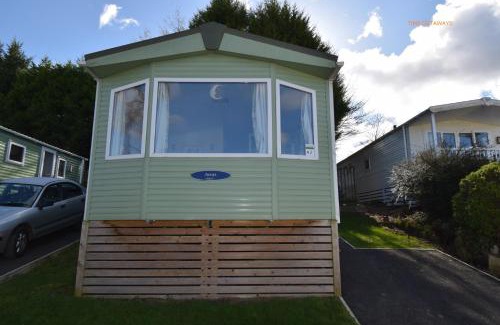 Fence Resort | Tim's Getaways Super Caravan A2, Todber Valley Caravan Park