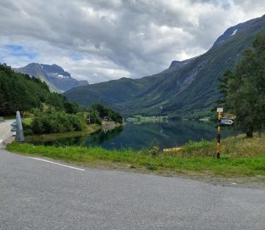 Nesset House | timber cabin Eresfjord med båt til leie