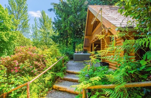 Westleigh Ski Chalet | Timber lodge set by the lake with one double and one twin.