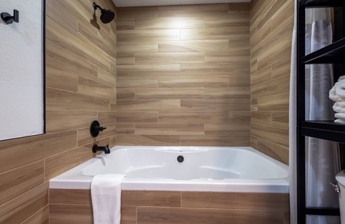Pinetop Hotel | Timber Lodge