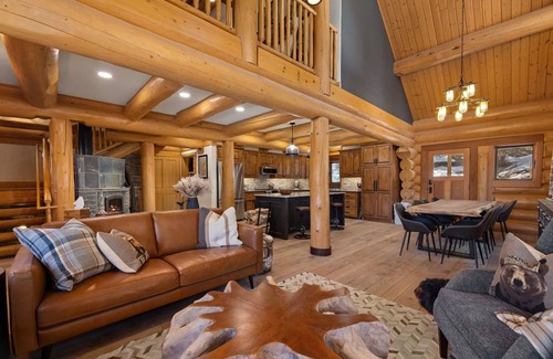 Estes Park Cabin | Timber Rest Lodge- 5 bedroom, 5.5 bath cabin w/hot tub log cabin