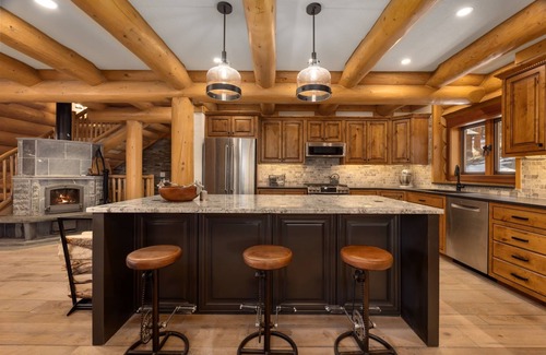 Estes Park Cabin | Timber Rest Lodge- 5 bedroom, 5.5 bath cabin w/hot tub log cabin