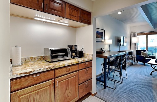 Snowmass Village Condo | 🌲Timberline 214 Studio Deluxe ~ Hot Tub~Pool~WiFi~Ski-in/out~Local Shuttle🌲
