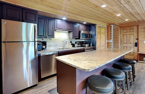 Snowmass Village Condo | 🌲Timberline A3D Deluxe 2-Bedroom + Loft ~ 3/bath ~Hot Tub~Pool~WiFi~Ski-in/out~Local Shuttle🌲