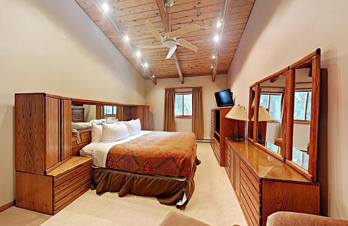 Snowmass Village House | Timberline Condominiums 2 Bedroom plus Loft 3 Bath Deluxe Unit B3H