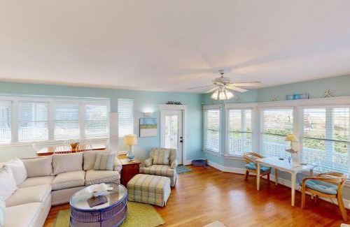 Flora's Bluff House | Time To Unwynd