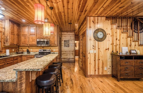 Broken Bow Cabin | Time Well Wasted- Spacious! Hot Tub,Shuffleboard,Playset,Free firewood!