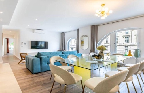 Paris City Center Apartment | TIMELESS ELEGANCE: 4-BEDROOM APARTMENT ON “ÎLE DE LA CITÉ”