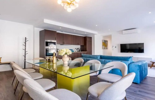 Paris City Center Apartment | TIMELESS ELEGANCE: 4-BEDROOM APARTMENT ON “ÎLE DE LA CITÉ”