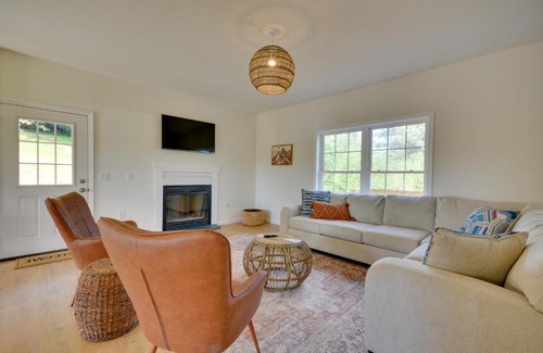 Vesta House | Timeless Hillsville Farmhouse Blue Ridge Parkway!