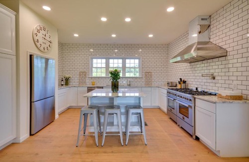 Vesta House | Timeless Hillsville Farmhouse Blue Ridge Parkway!