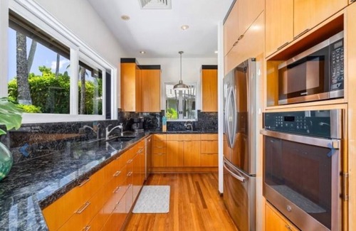 Eastern Honolulu House | Timeless Ossipoff, Beachfront Oasis