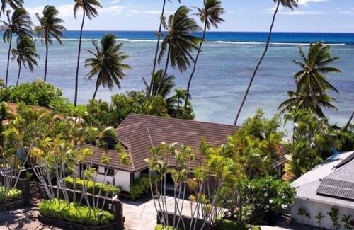 Eastern Honolulu House | Timeless Ossipoff, Beachfront Oasis