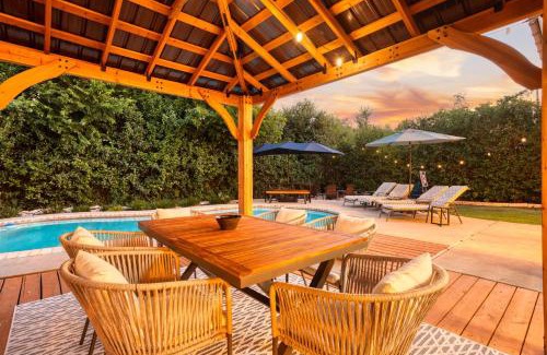 The Hermitage House | Timeless-Texas-Inn - Heated Pool Oasis & Lux Vibe