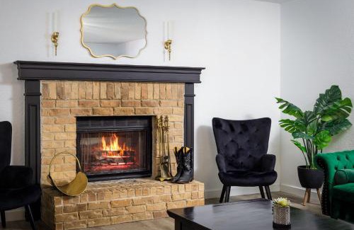 The Hermitage House | Timeless-Texas-Inn - Heated Pool Oasis & Lux Vibe