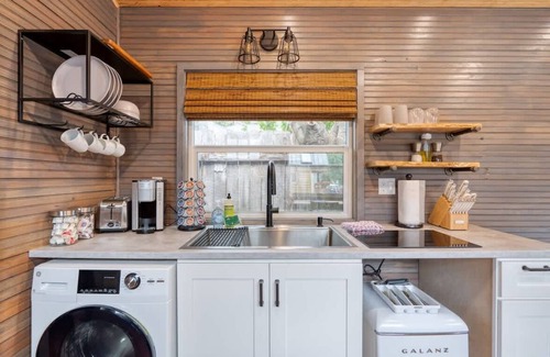 Hosford-Abernethy House | Tiny Aztec - Walk to Local Shops & Restaurants