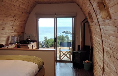 Vina del Mar Cabin | Tiny cabin, sailboat inspired design. Sorrounded by forest by the beach