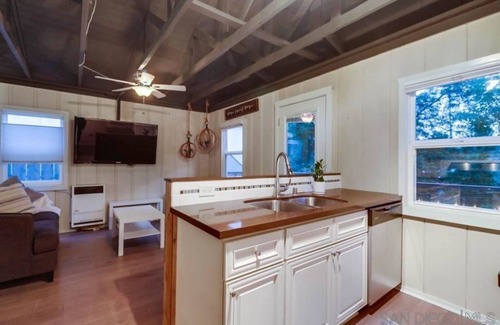 Stockton House | Tiny Canyon House in Hip Neighborhood
