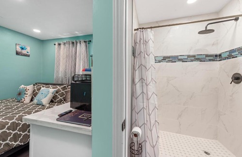 Houston Heights Apartment | Tiny & Chic Heights Hideaway with Free Parking