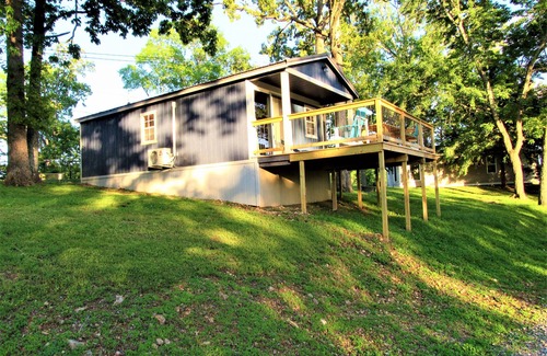 Almo Cottage | Tiny Home at Kentucky Lake's Lynnhurst Family Resort