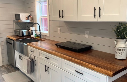 Flat Rock House | Tiny Home @ Backyard Apple Cottages
