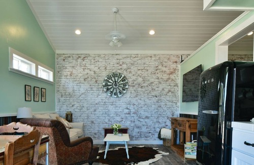 Johnson City House | Tiny Home in the Texas Hill Country - The Green Casita on Caballo Creek