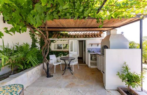 Alozaina House | Tiny house 12m2 in holiday park with 55 m2 pool