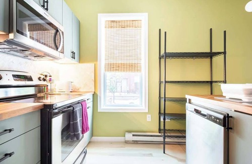 Wilmington House | Tiny House Apt in Little Italy w OffStreet Parking