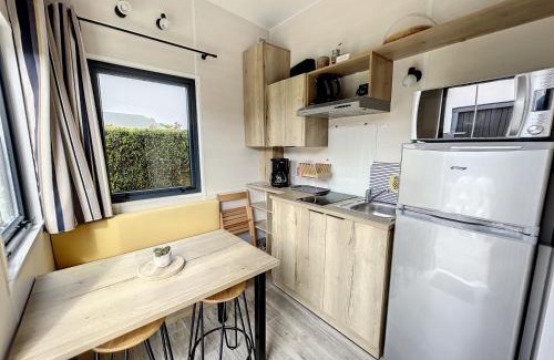Jullouville-les-Pins House | Tiny House cosy près de la plage avec piscine et parking - FR-1-361A-94