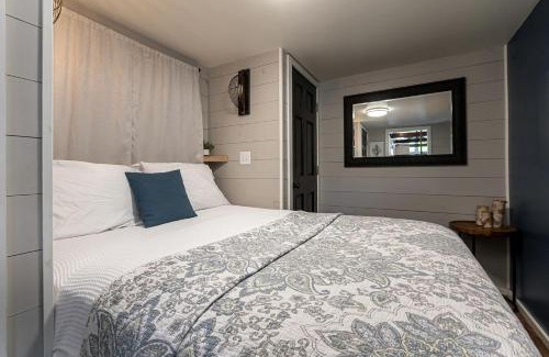 Marion House | Tiny House Cabin in Marion, IL