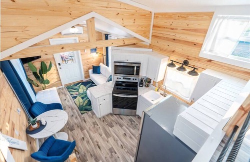 Guntersville Cottage | Tiny House Cabin w/Private Firepit + Boat Parking Mins to Boat Ramps