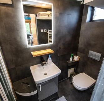 Husinec Apartment | Tiny house - Chatka v Řeži u Prahy
