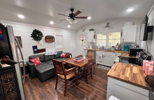 Etoile Cabin | Tiny house in Etoile steps from Lake Sam Rayburn