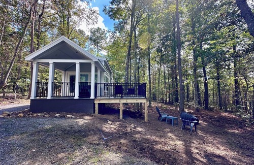 Mentone Cottage | Tiny House just minutes from the HEART of MENTONE