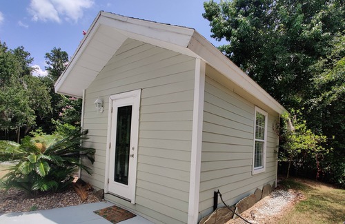 Middleburg Cottage | Tiny Lake House Oasis