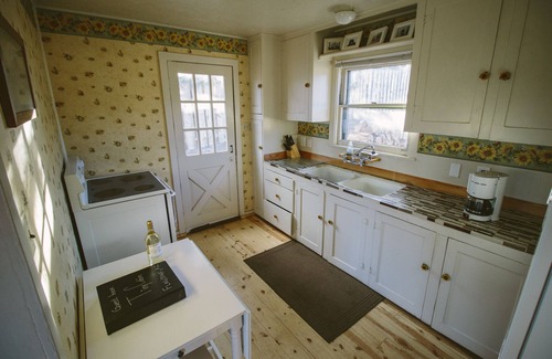 Flagstaff Cabin | Tiny Mountain View Sauna Cabin on 1.5 acres in the Coconino National Forest