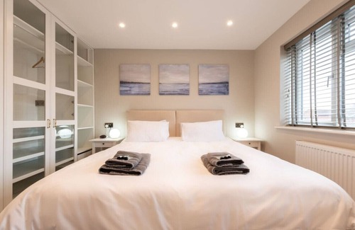 Fareham House | Titchfield House - A beautiful 3 bedroom house with free parking. And dog friendly!