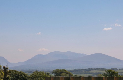 Bodorgan Cottage | TITHE BARN, pet friendly, luxury holiday cottage in Malltraeth