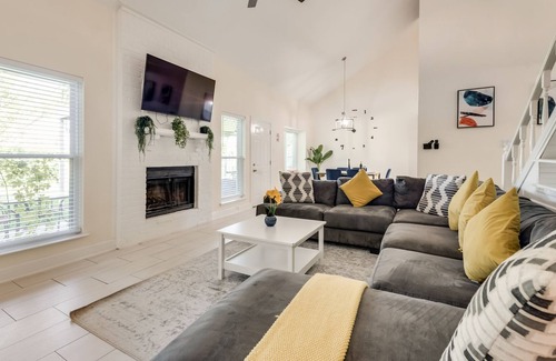 South Arlington House | Tivoli Getaway - 13 minutes from ATT stdm/Globe Life field/6flags/epicwaterpark