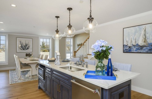 Harwich Port Condo | TJs Tide: Prime Location Condo w/Outdoor Deck