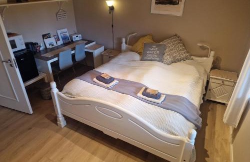 Kristiansand Apartment | To soverom og bad i Villa Svale