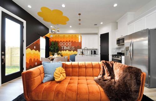 Southeast Houston House | Toast & Groove - Sleeps 16 - HTX