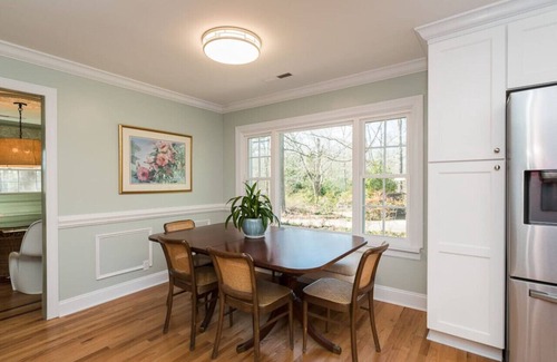 North Garrett Road House | Tobacco Road Retreat Minutes to Football Stadiums